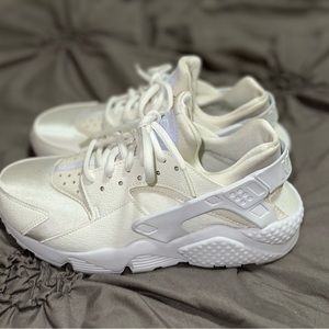 Nike Women’s Air Huaraches size 6.5 White